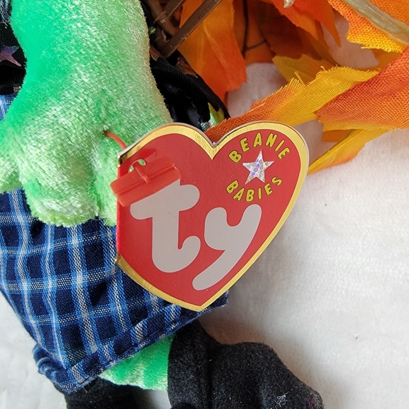Halloween Bundle of Disney 4 piece set and Scary the Ty Beanie Baby - Picture 5 of 13